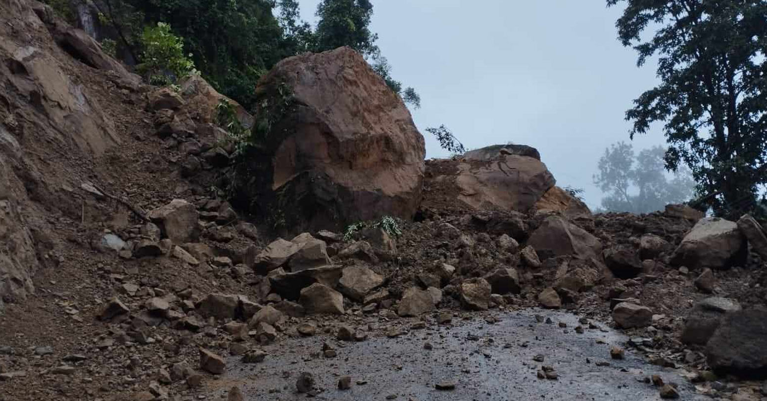 वर्षाका कारण देशभरका आठ राजमार्ग पूर्ण रूपमा अवरुद्ध